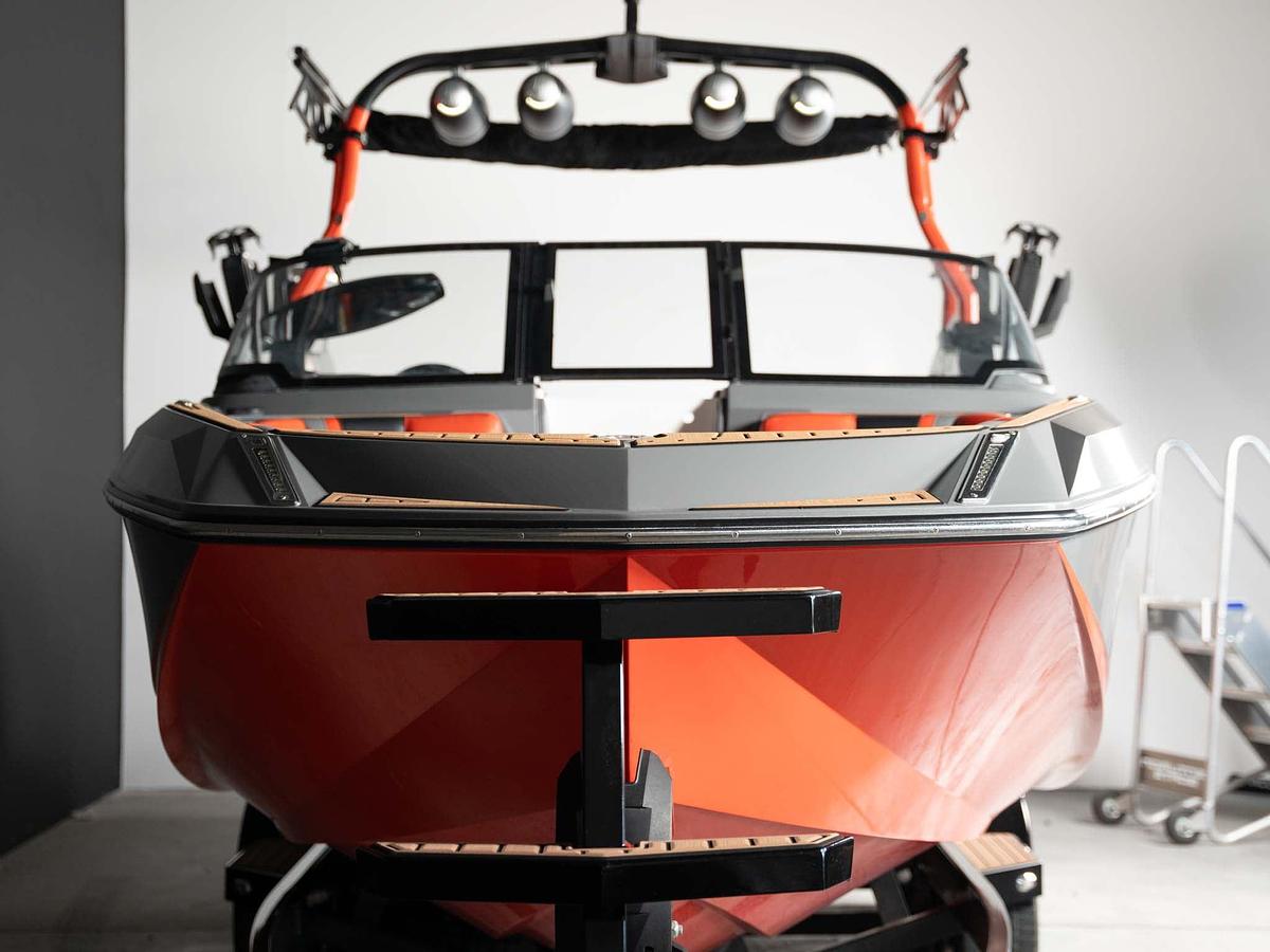 Used 2019 Nautique G25 - Grey / Orange