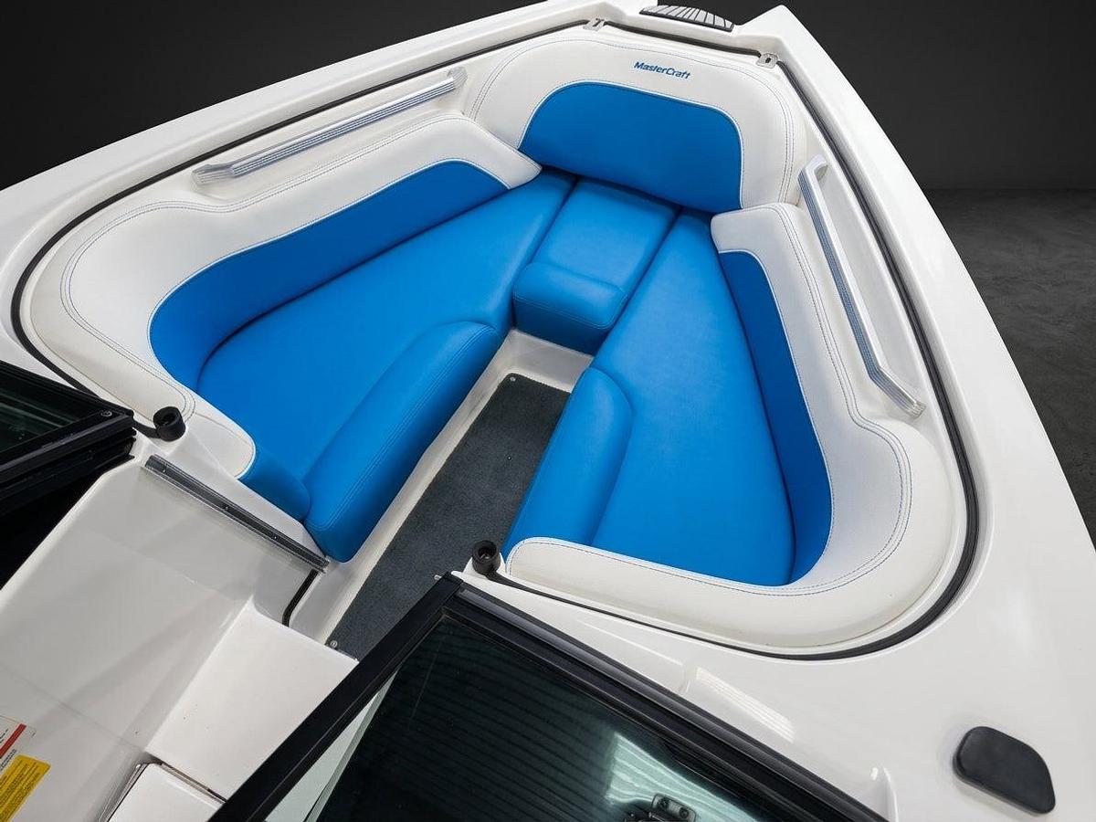 Used 2019 Mastercraft Prostar - White / Blue