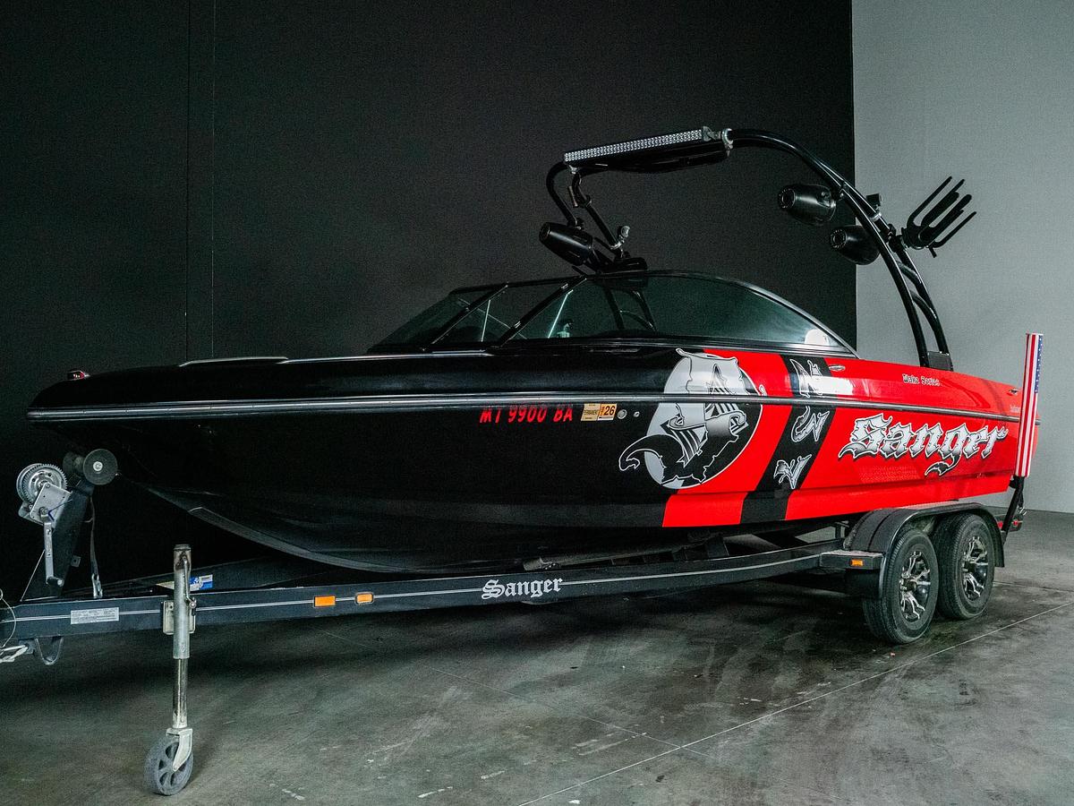 Used 2013 Sanger 237 Wake Series - Red / Black