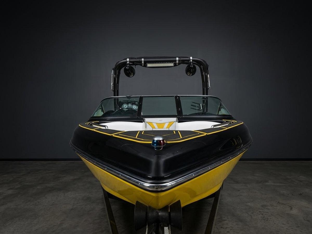 Used 2018 Sanger SV237 in Yellow w/ White interior