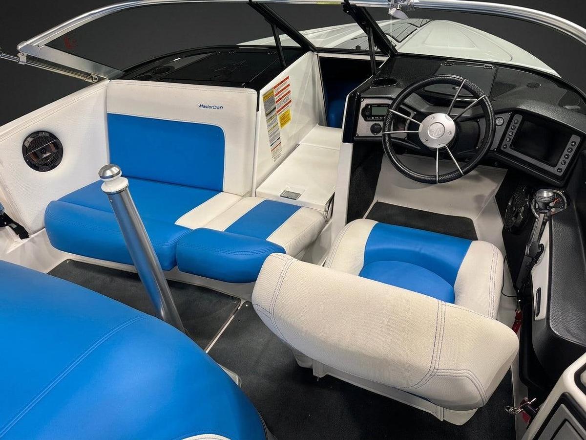 Used 2019 Mastercraft Prostar - White / Blue