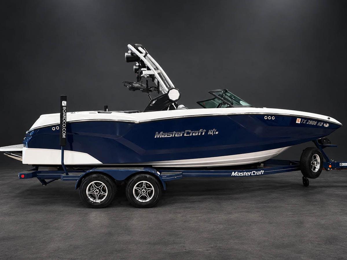 Used 2022 Mastercraft NXT22 in BLUE w/ gray interior