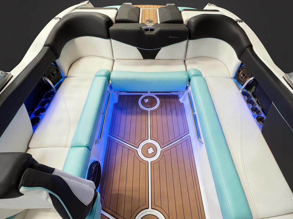 Used 2018 MasterCraft X23 - Blue MF / White / Black