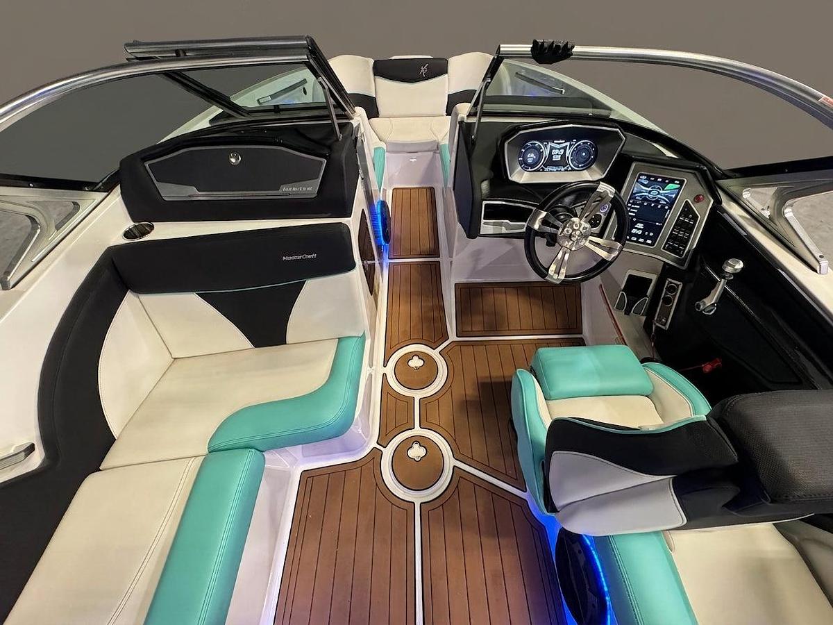 Used 2018 MasterCraft X23 - Blue MF / White