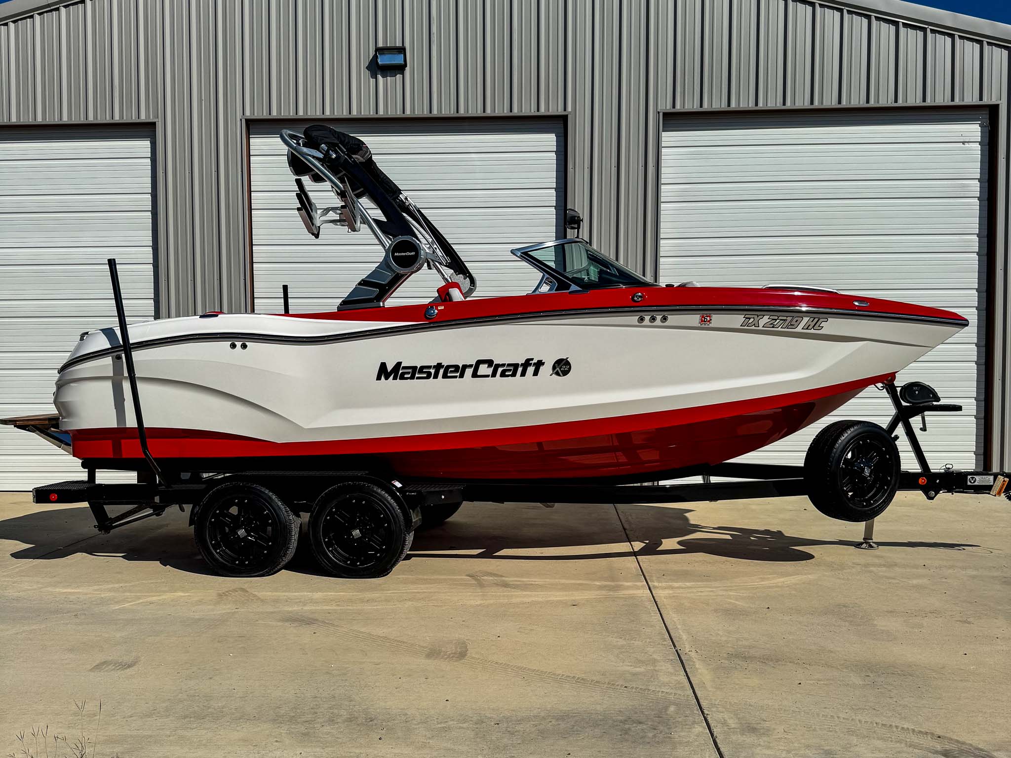 Used 2020 Mastercraft X22 - Red / White