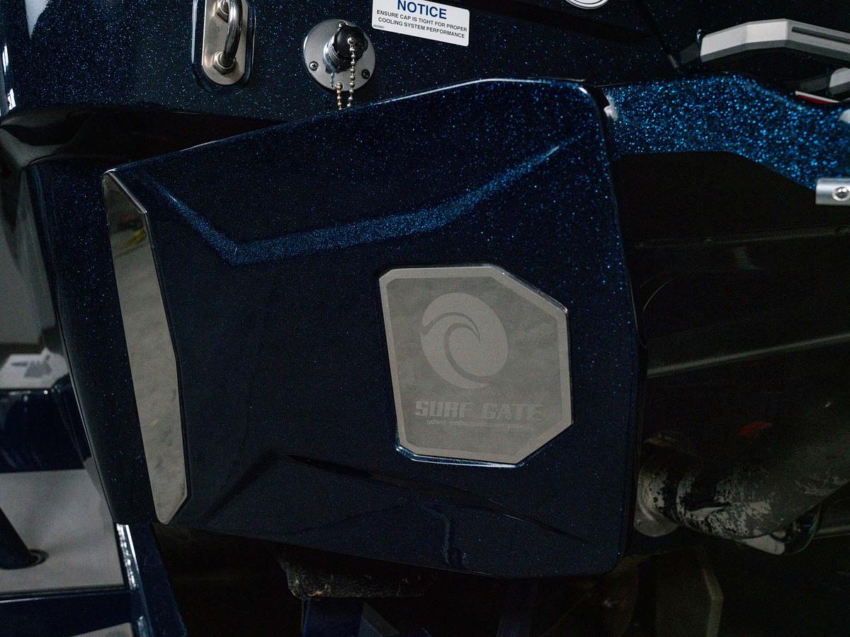 Used 2024 Malibu 23LSV - Silver Flake / Blue