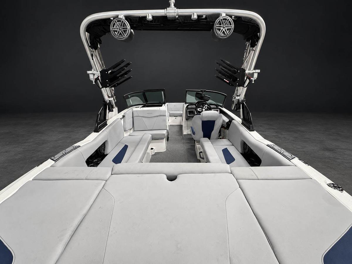 Used 2022 Mastercraft NXT22 in BLUE w/ gray interior