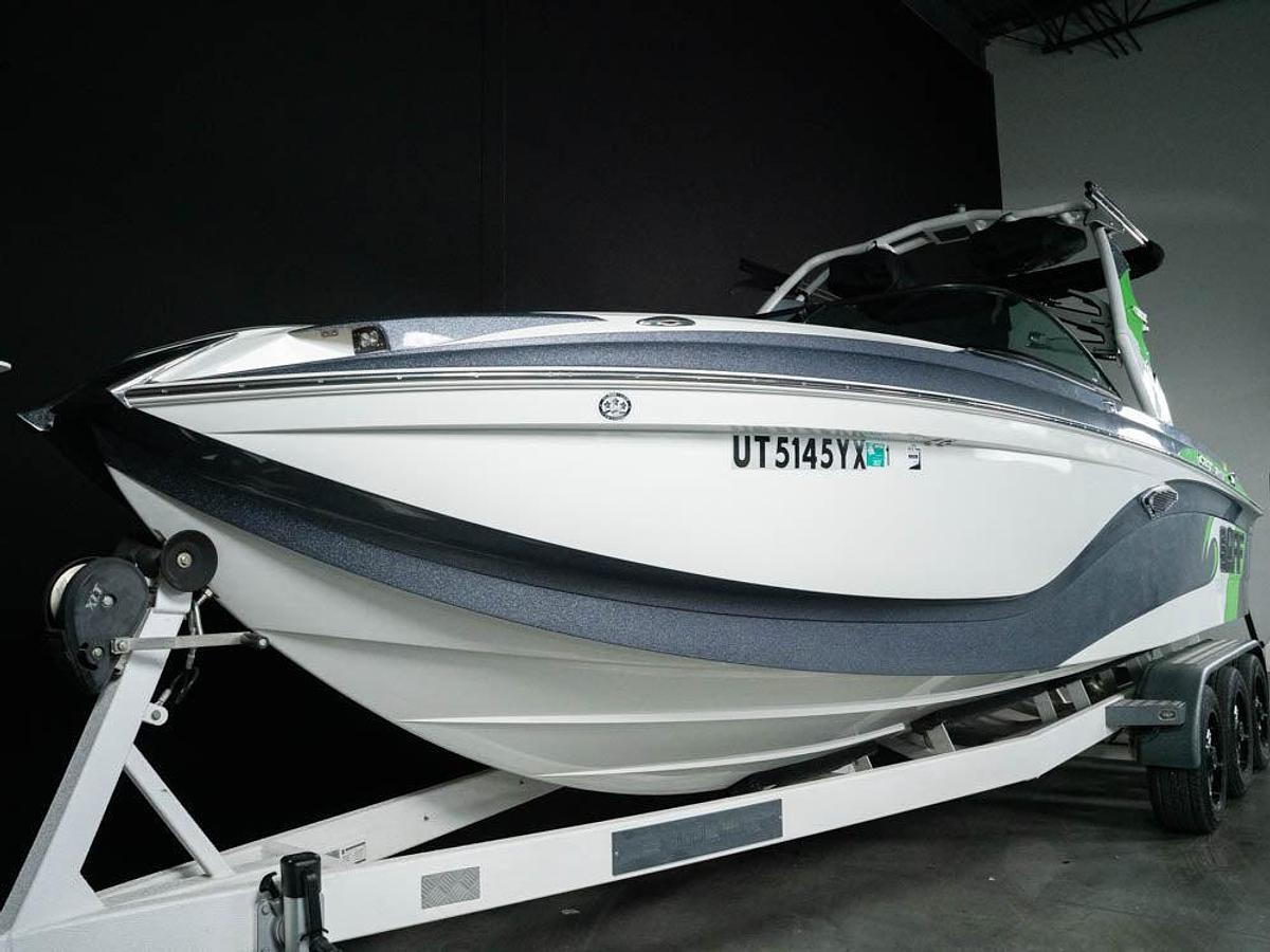 Used 2017 Centurion Ri257 - White / Gunmetal Flake / Green