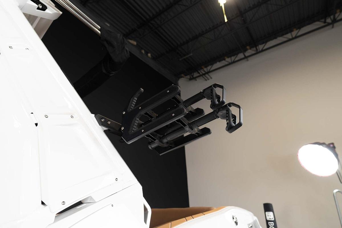 2026 Centurion NV243 - Frost White / Castano