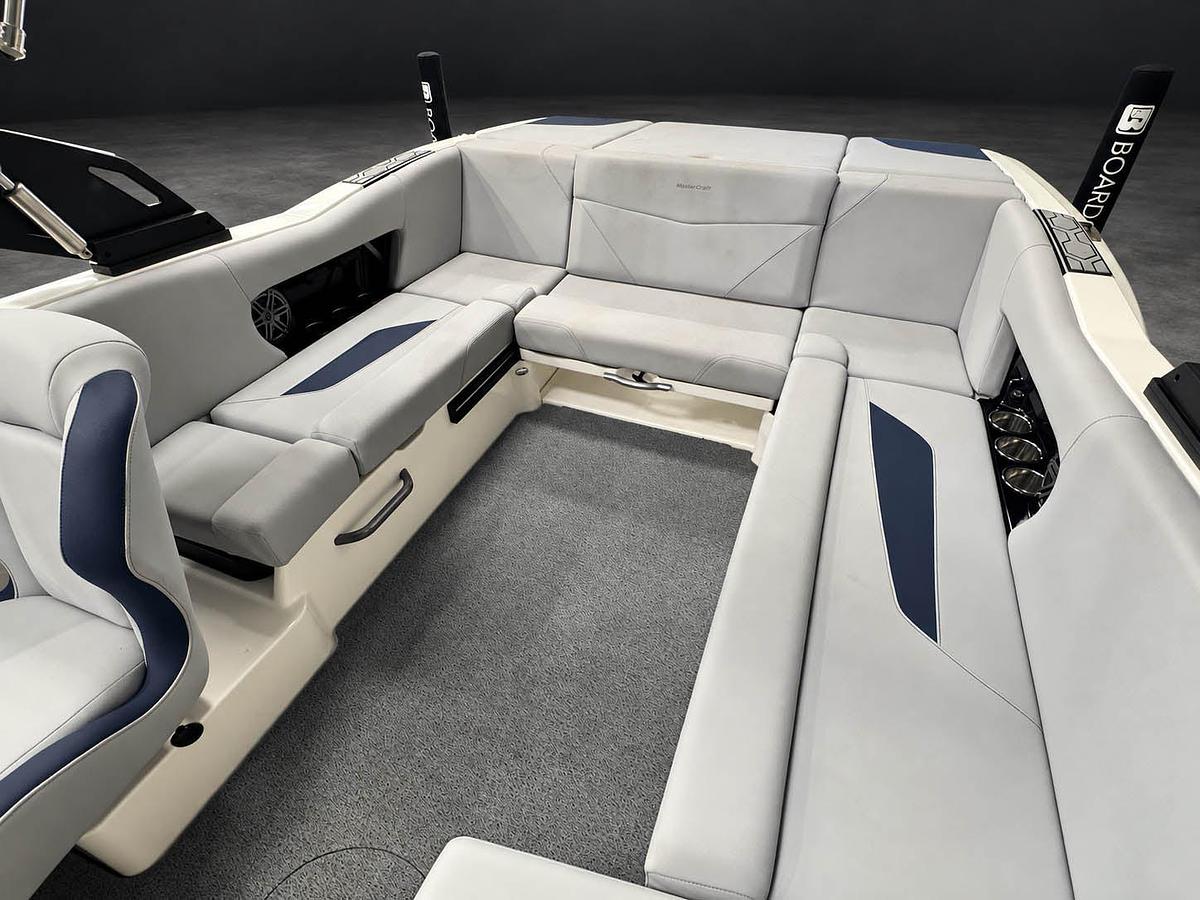 Used 2022 Mastercraft NXT22 in BLUE w/ gray interior