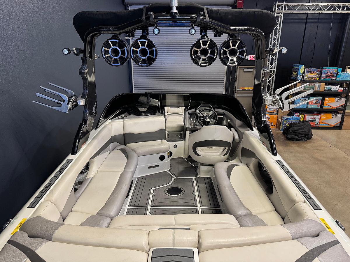 Used 2015 Centurion Enzo SV233 - White / Gunmetal / Black