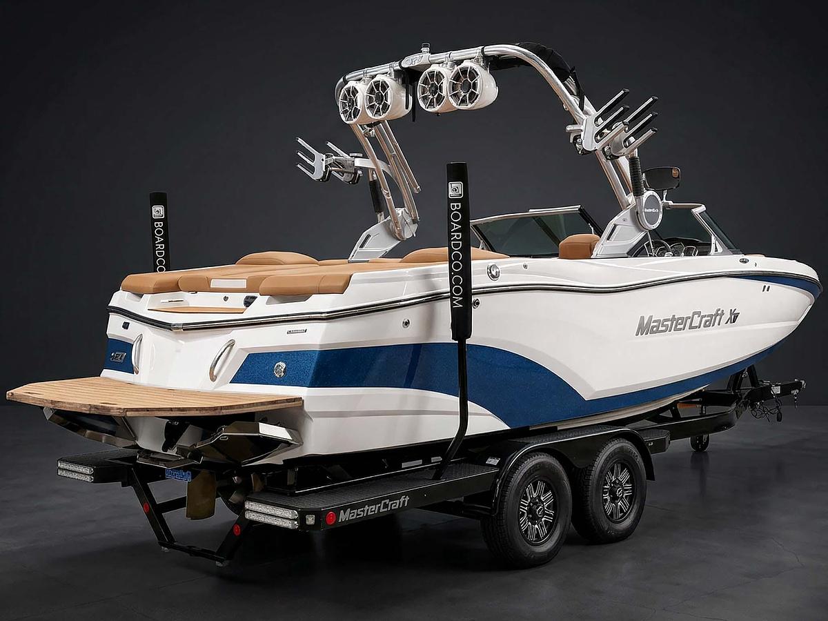 Used 2019 MasterCraft XT22 - White / Blue / Tan Interior