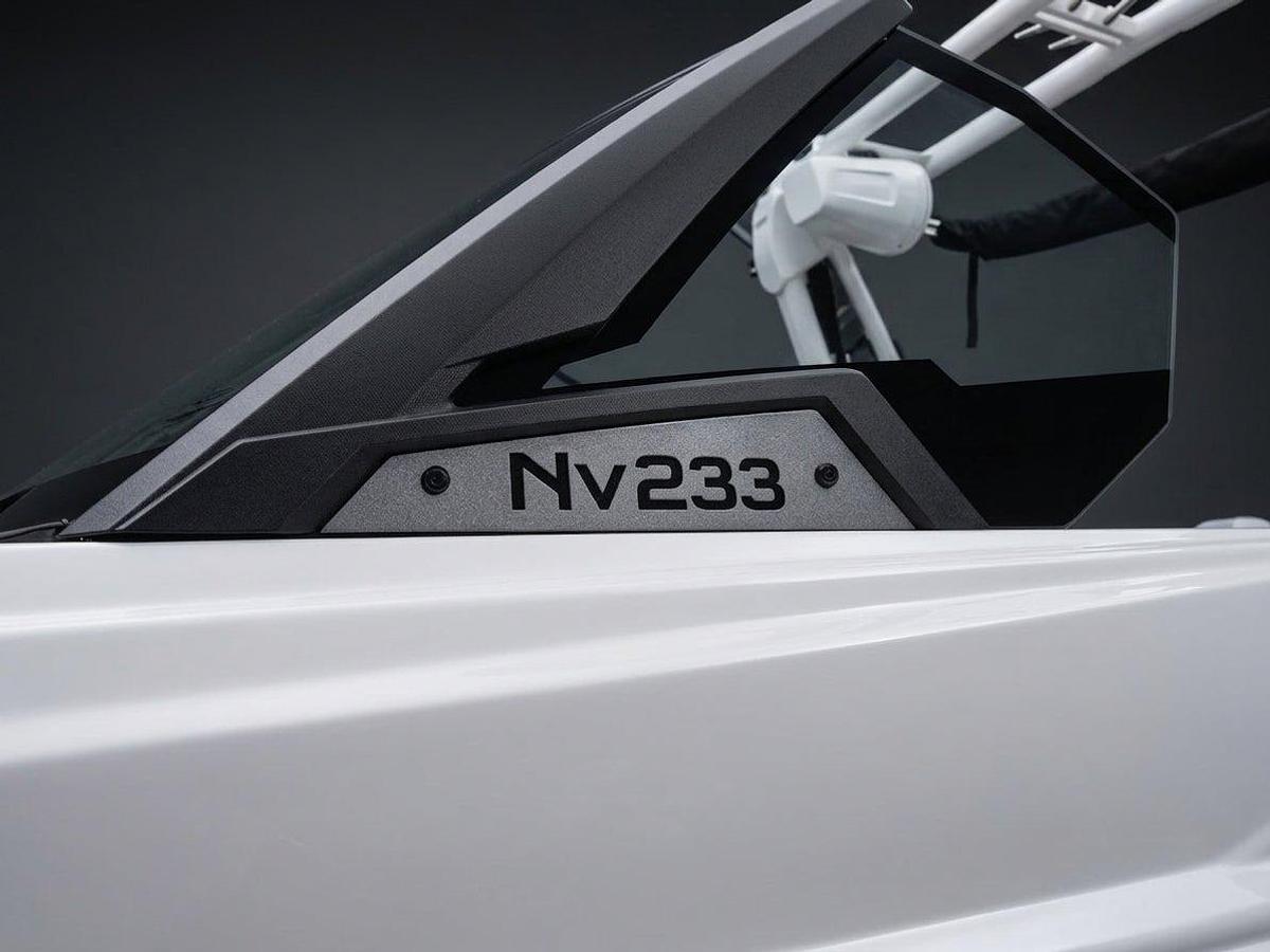 2026 Centurion Nv233 - Stormtrooper White / Castano