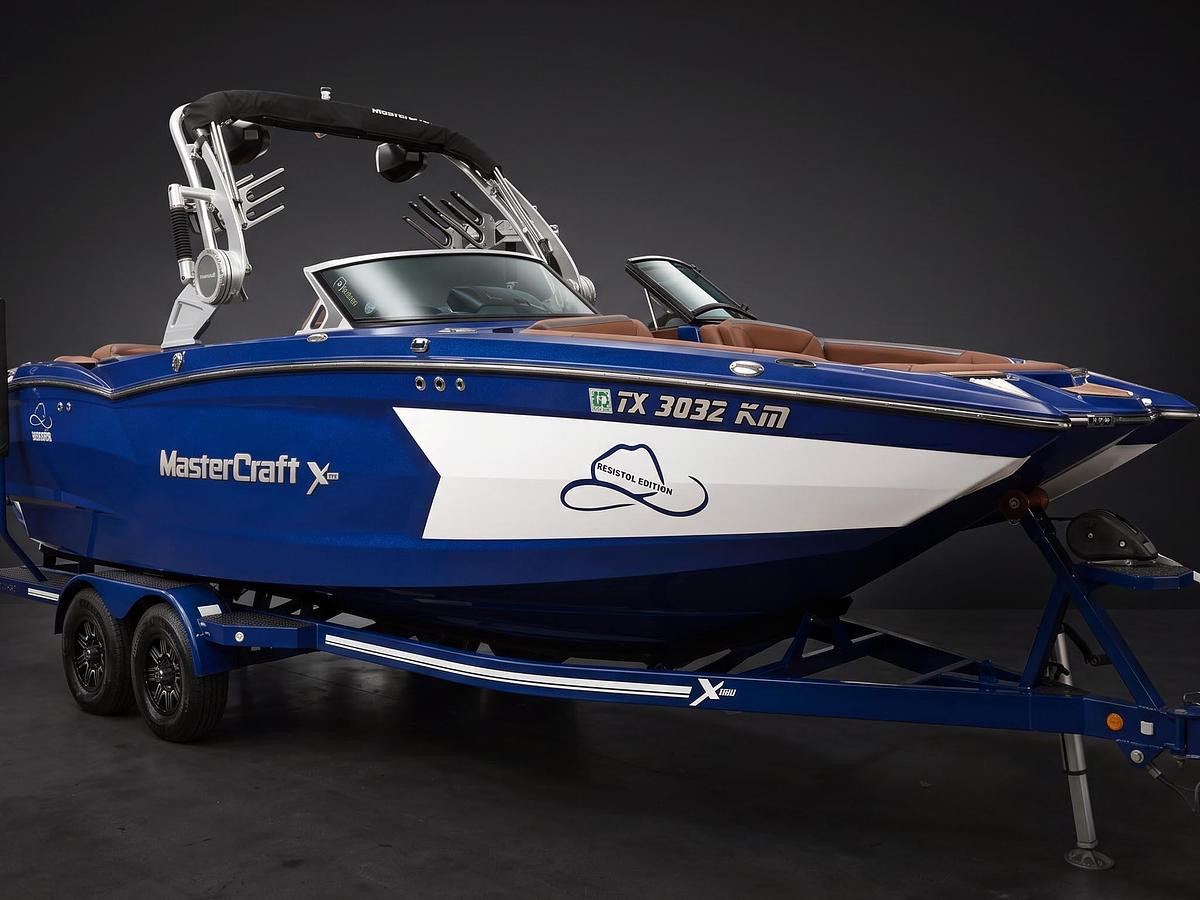 Used 2019 Mastercraft XStar - Blue / Saddle Brown