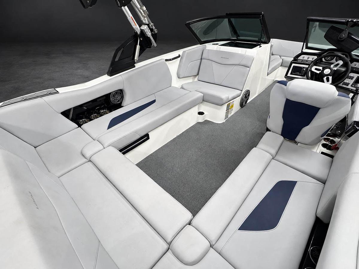 Used 2022 Mastercraft NXT22 in BLUE w/ gray interior