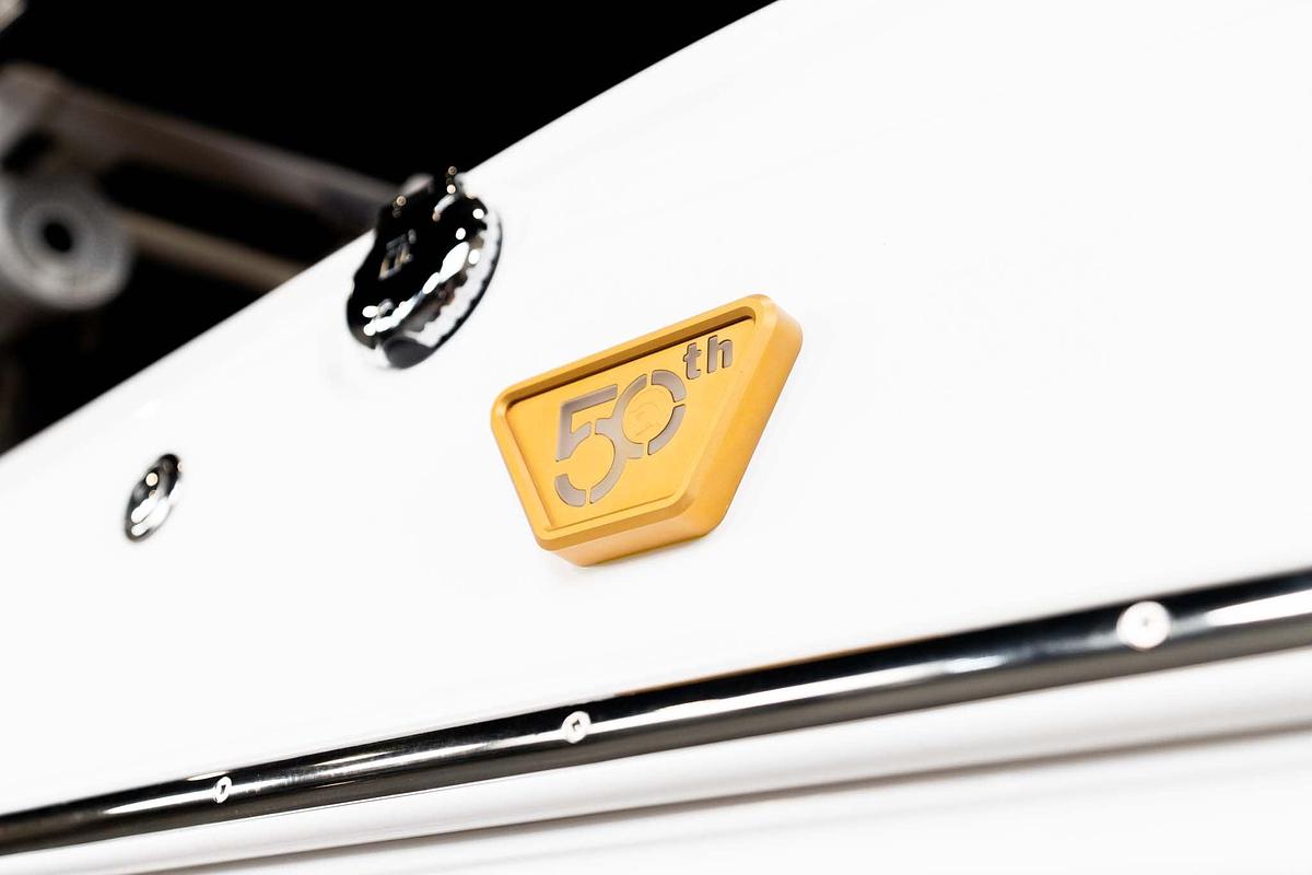 2026 Centurion NV243 - Frost White / Castano