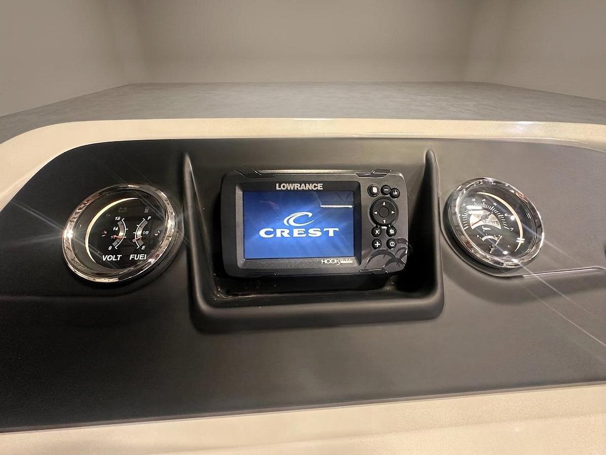 Used 2023 Crest Classic LX 220 SLC - White / Black