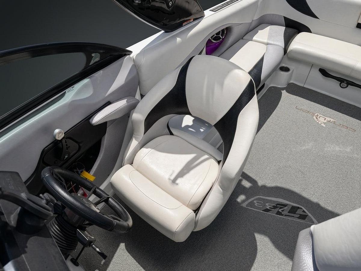 Used 2015 Centurion Enzo SV233 - White / Purple / Black