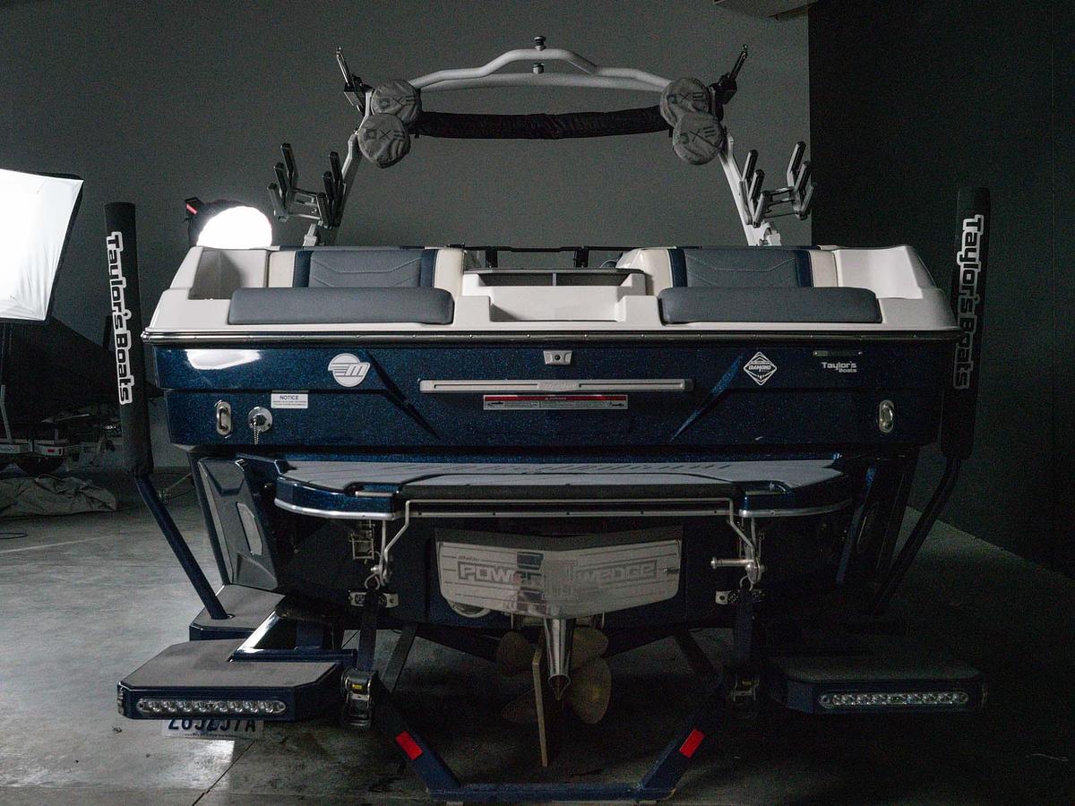 Used 2024 Malibu 23LSV - Silver Flake / Blue