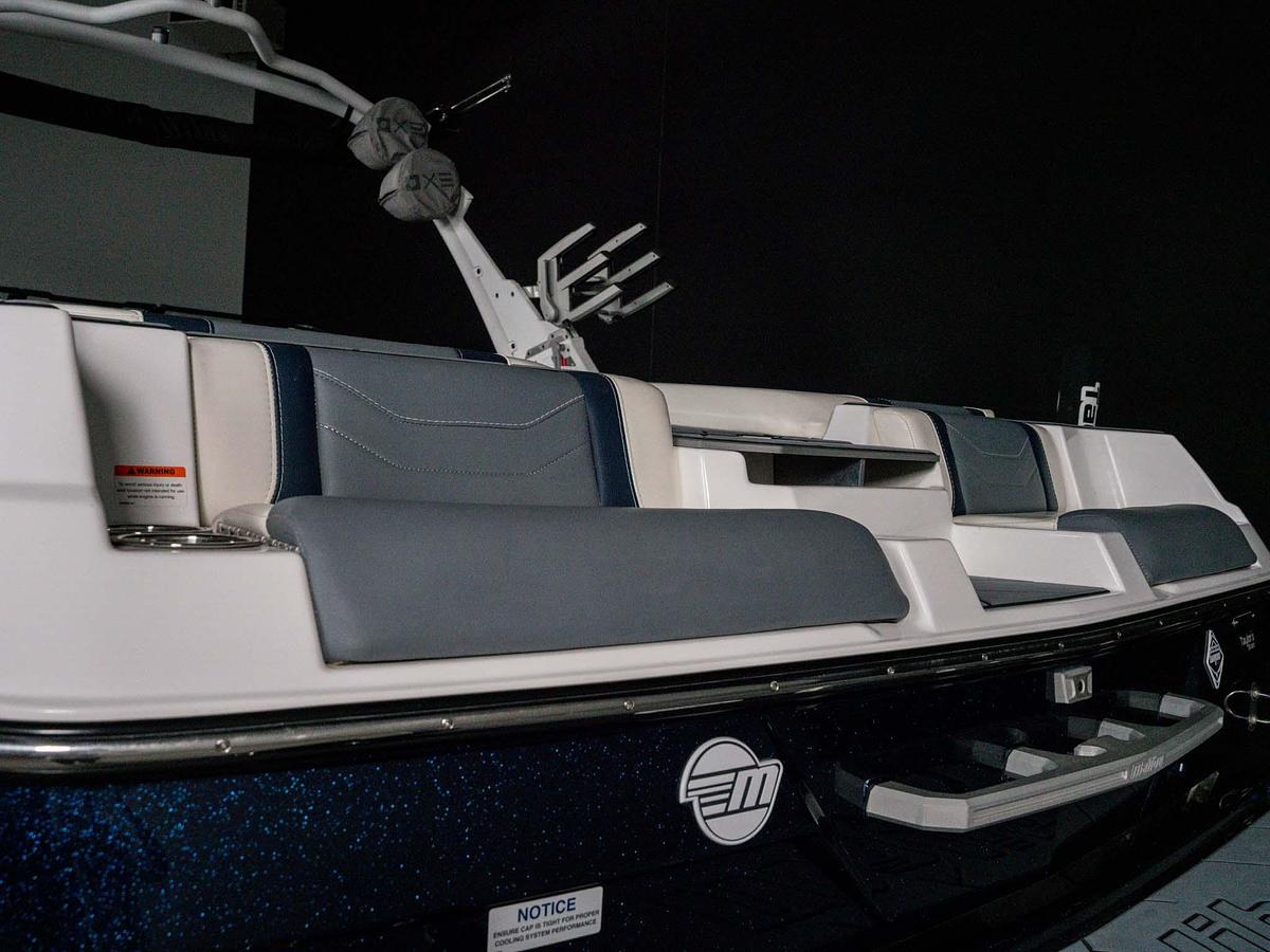 Used 2024 Malibu 23LSV - Silver Flake / Blue