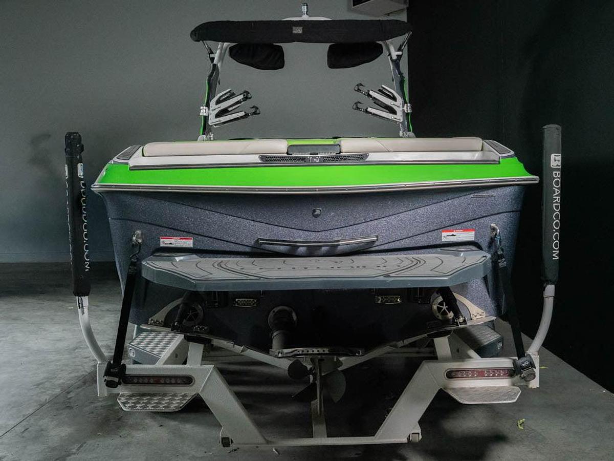 Used 2017 Centurion Ri257 - White / Gunmetal Flake / Green