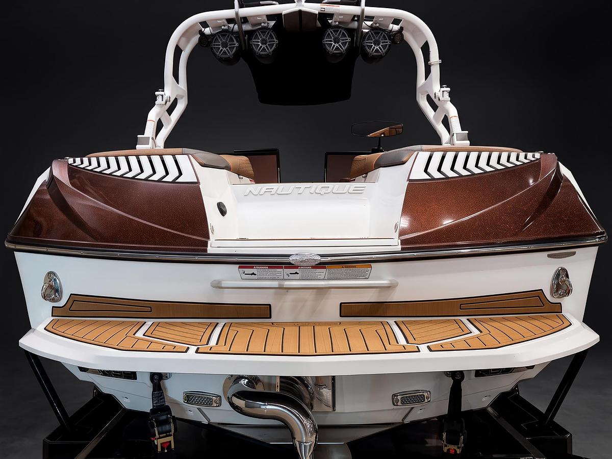 Used 2017 Nautique G23 in Rootbeer Flake / White