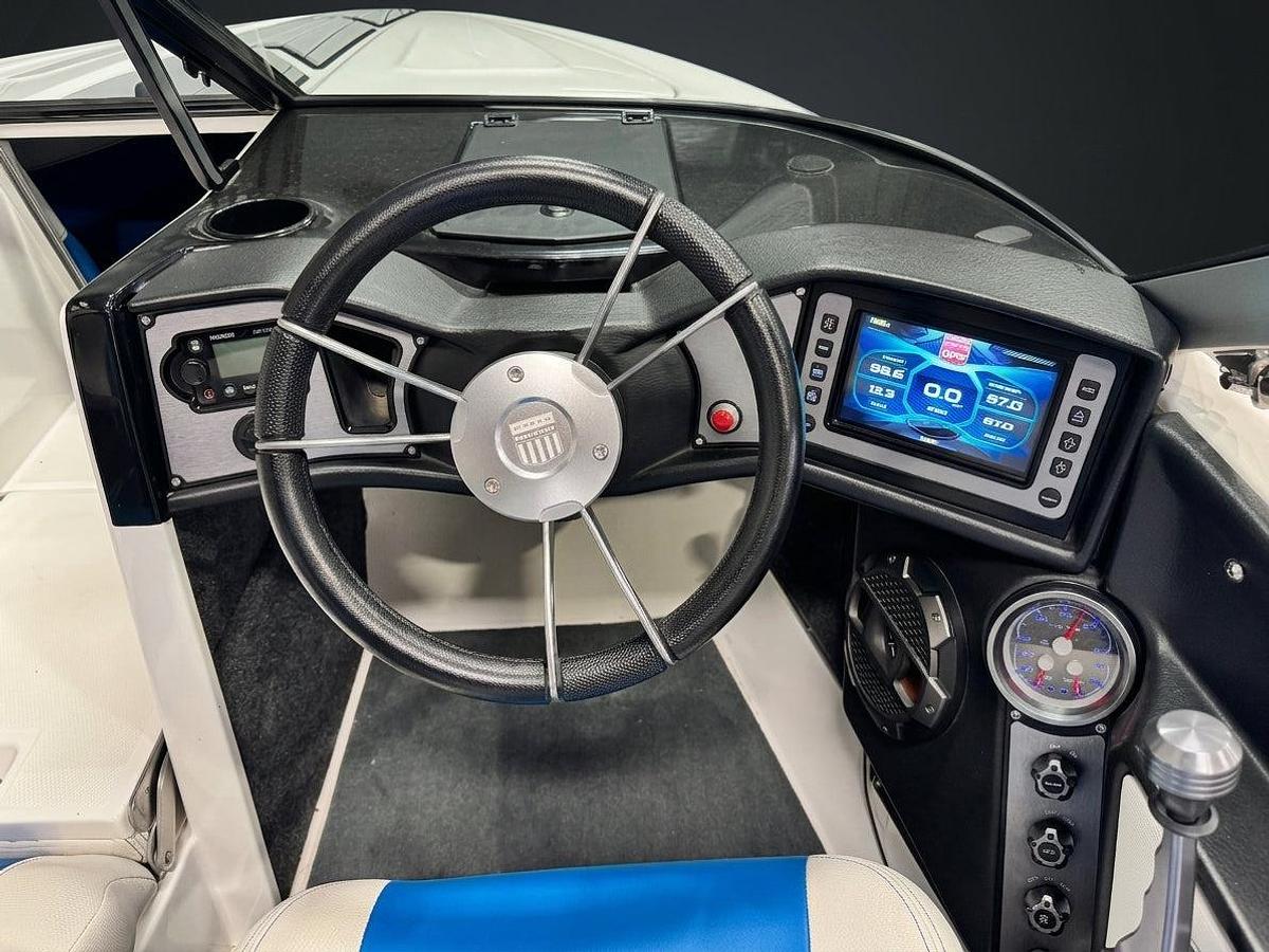 Used 2019 Mastercraft Prostar - White / Blue