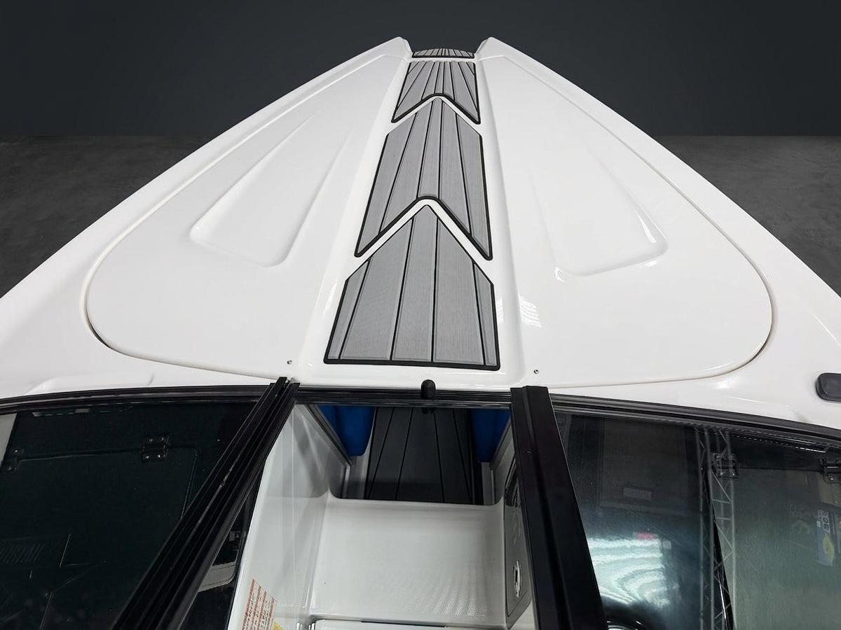 Used 2019 Mastercraft Prostar - White / Blue