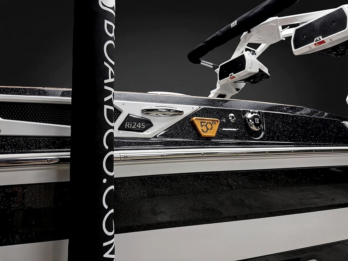 2026 Centurion Ri245 - Onyx Black Flake / White Frost Drive
