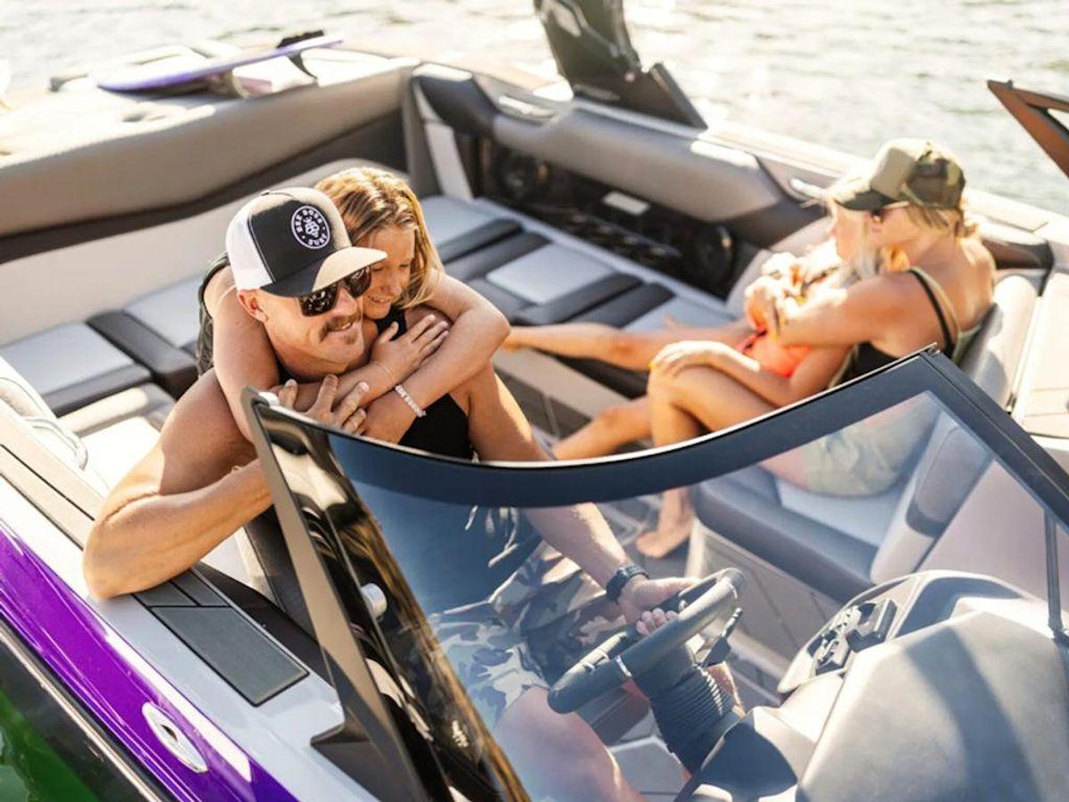 2026 Supreme Boats S220 Base