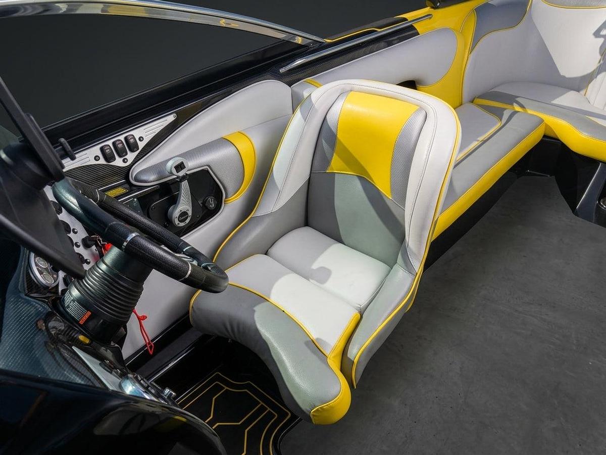 Used 2018 Sanger SV237 in Yellow w/ White interior