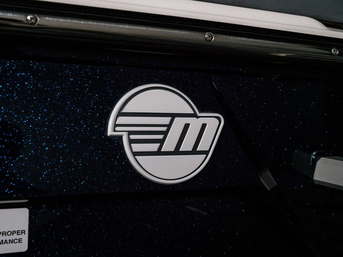 Used 2024 Malibu 23LSV - Silver Flake / Blue