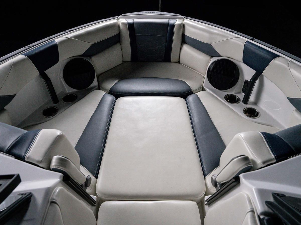 Used 2024 Malibu 23LSV - Silver Flake / Blue