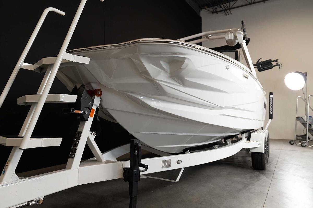 2026 Centurion NV243 - Frost White / Castano