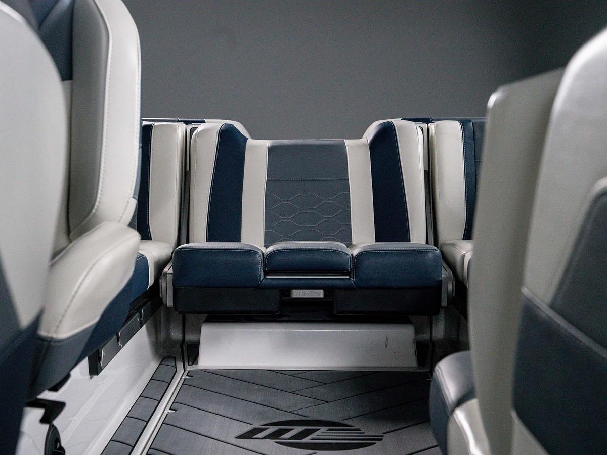 Used 2024 Malibu 23LSV - Silver Flake / Blue