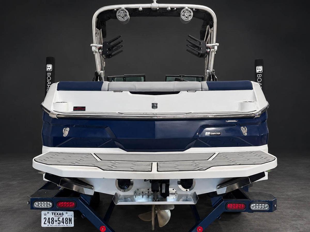 Used 2022 Mastercraft NXT22 in BLUE w/ gray interior