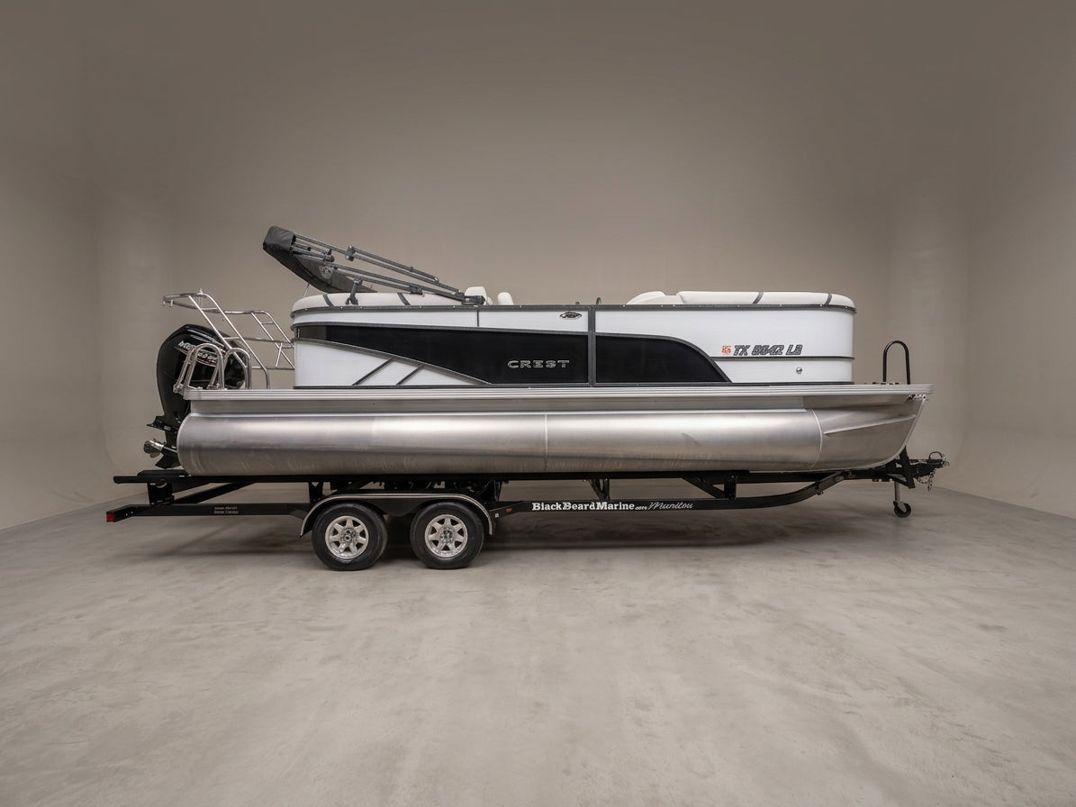 Used 2023 Crest Classic LX 220 SLC - White / Black