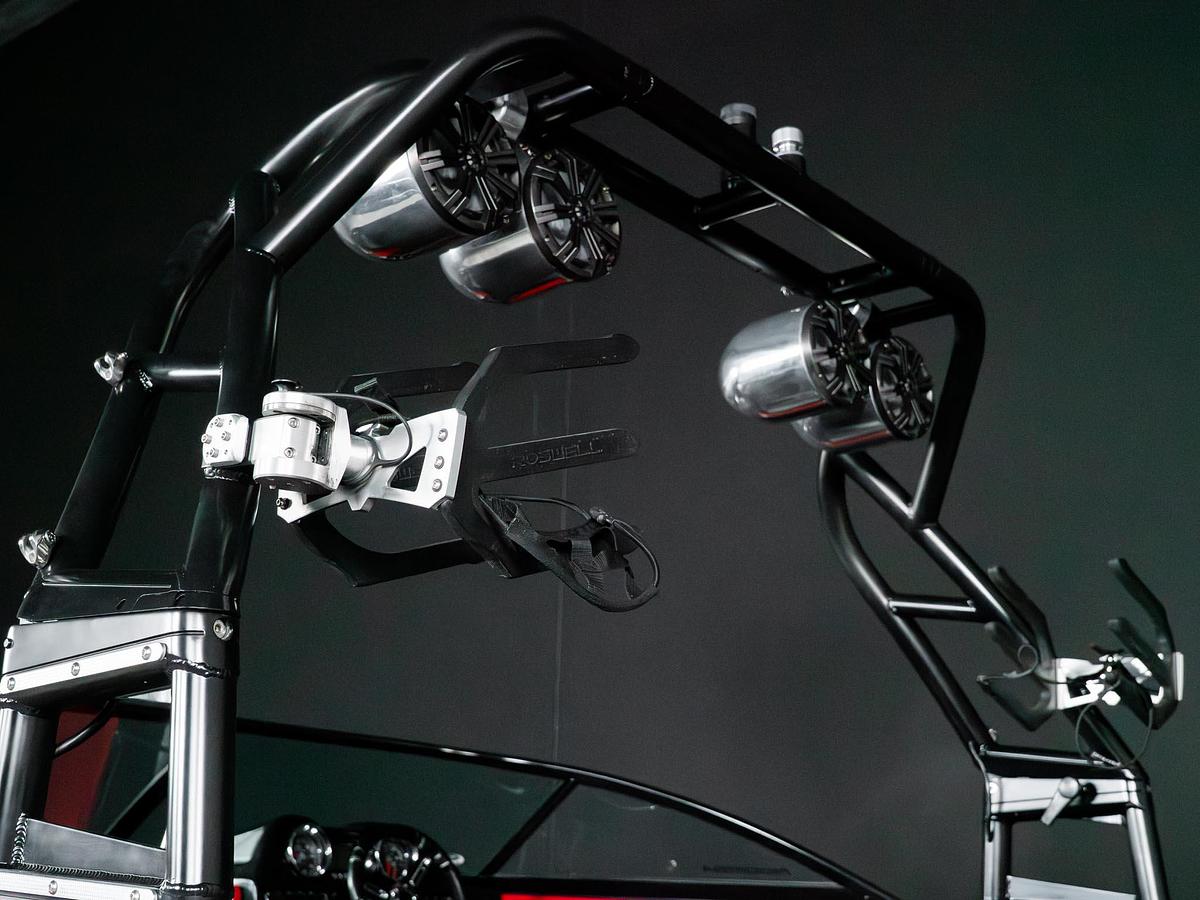 Used 2016 Moomba Mondo - Red / Black