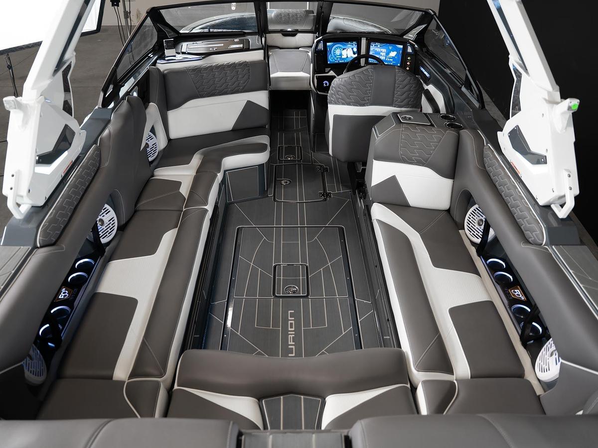 2026 Centurion Ri245 - Charcoal / White Accents