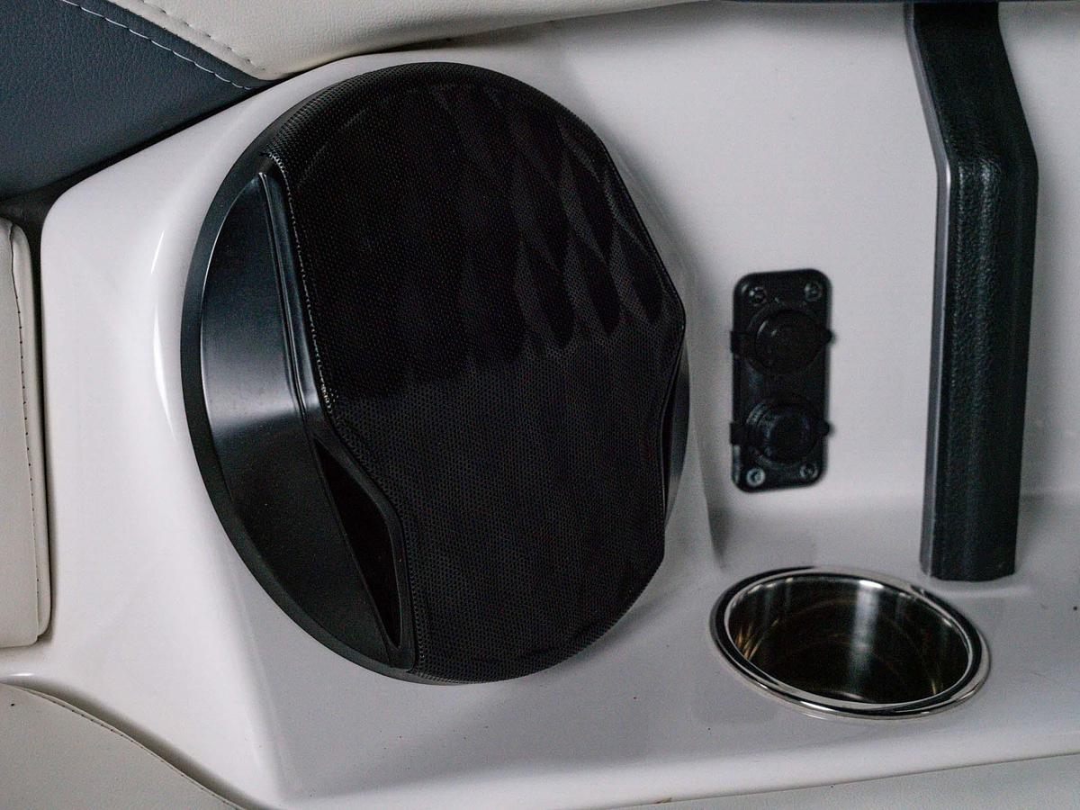 Used 2024 Malibu 23LSV - Silver Flake / Blue