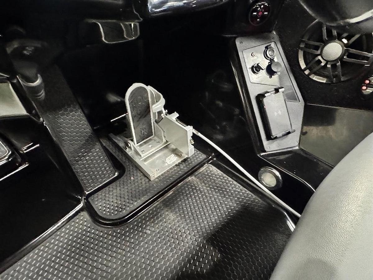 Used 2025 Ikon VLX20 in Midnight Flake w/ Gray interior