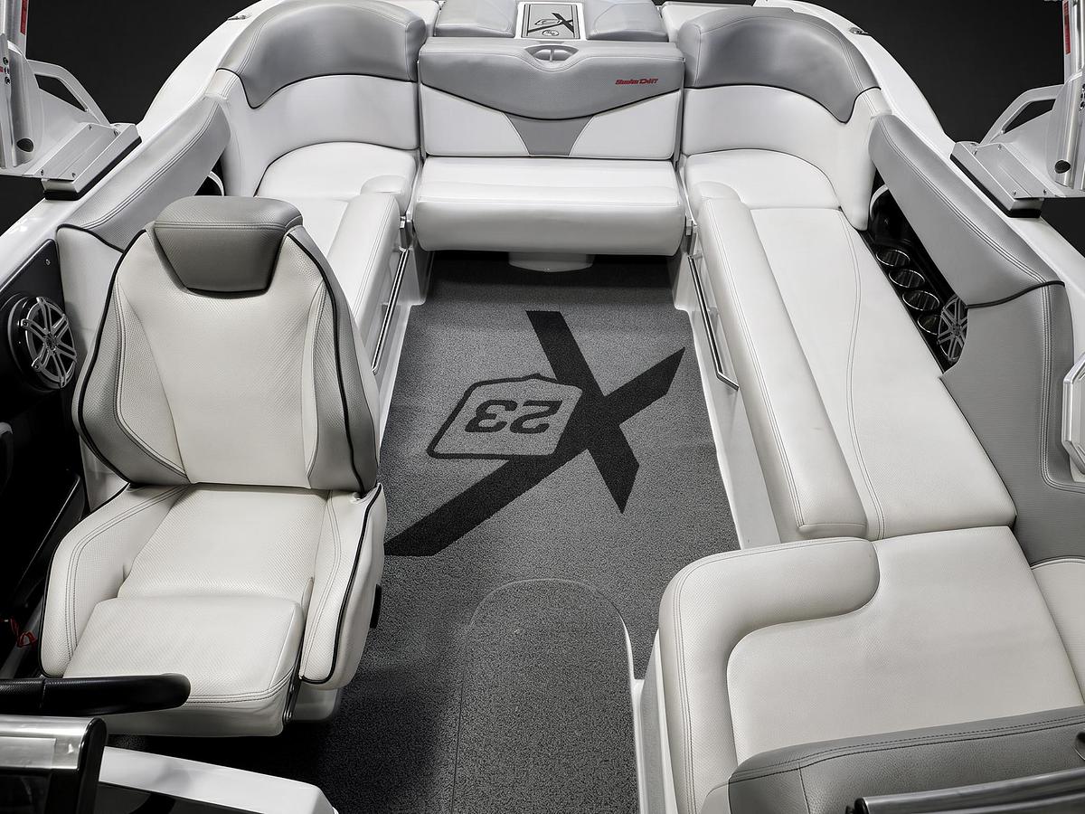 Used 2016 MasterCraft X23 - Red / Black