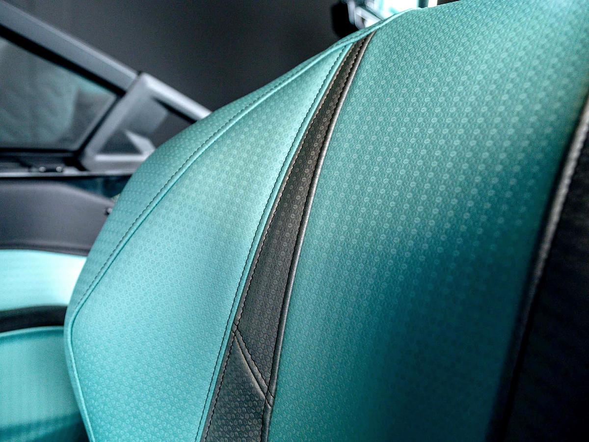 2026 Centurion Ri245 - Onyx Black Flake / Spearmint