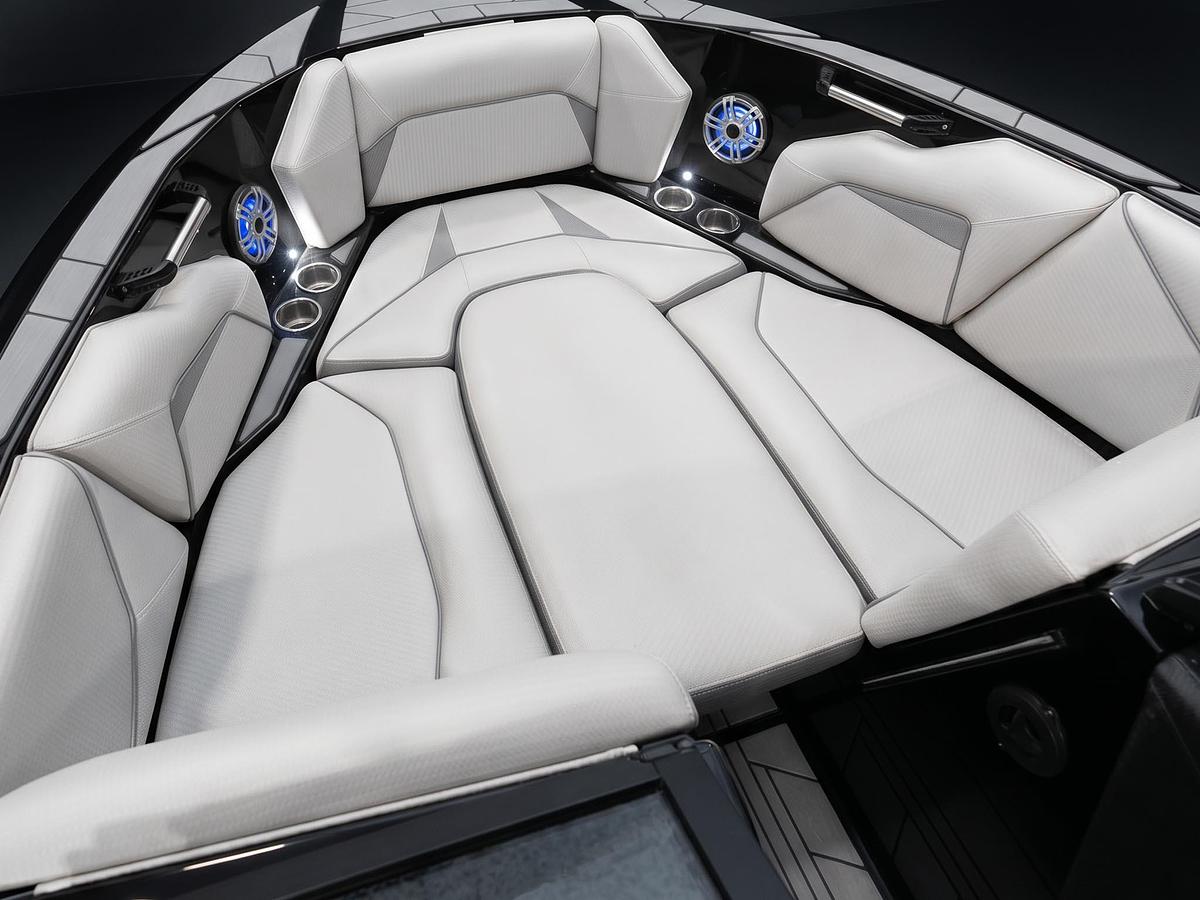 Used 2020 Centurion Vi24- Onyx Black / Sky Blue Flake