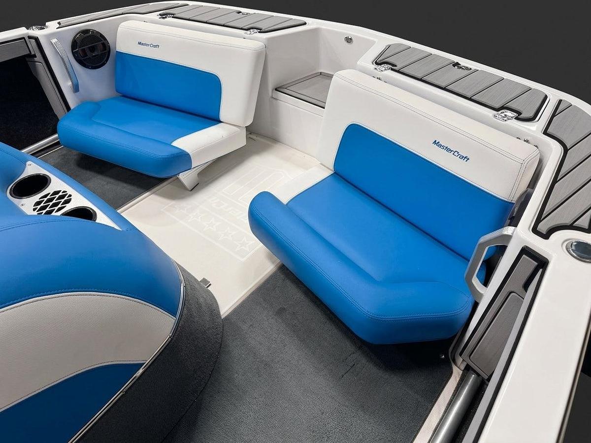 Used 2019 Mastercraft Prostar - White / Blue