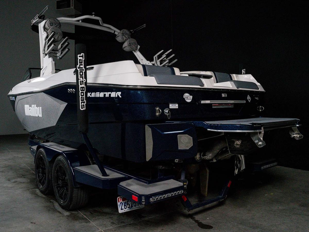 Used 2024 Malibu 23LSV - Silver Flake / Blue