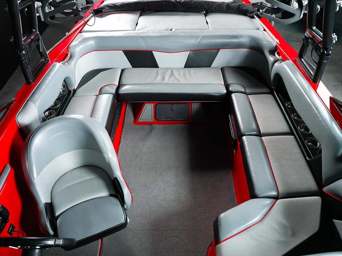 Used 2016 Moomba Mondo - Red / Black