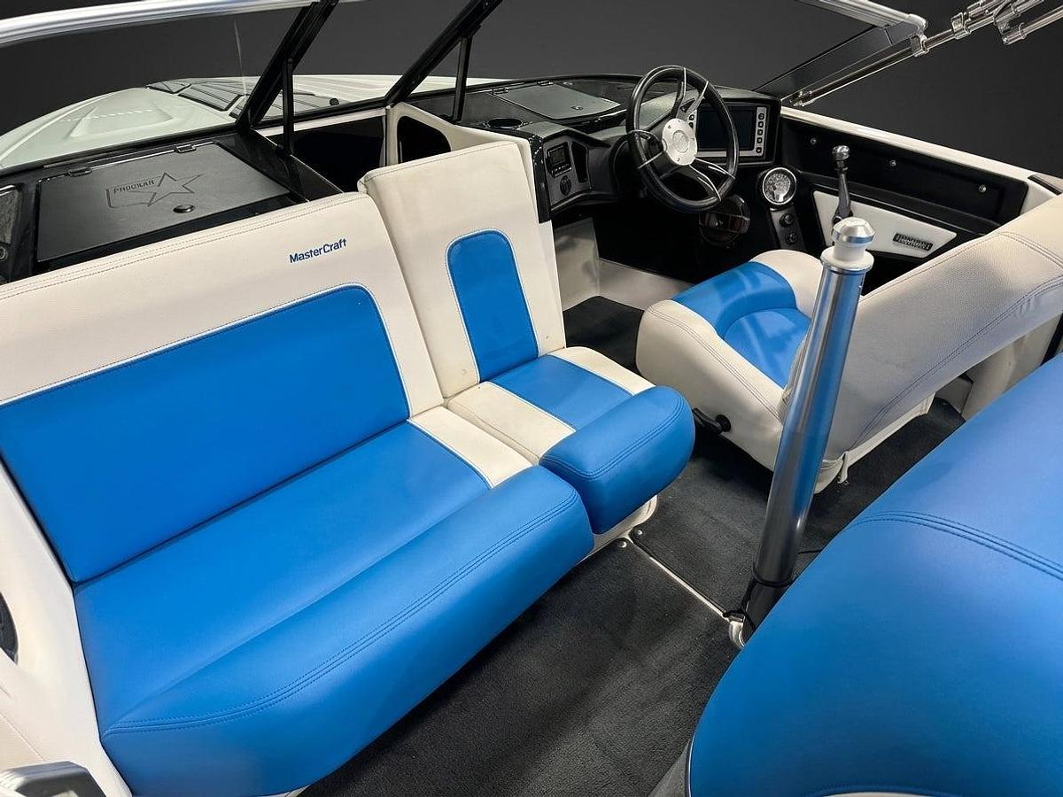Used 2019 Mastercraft Prostar - White / Blue