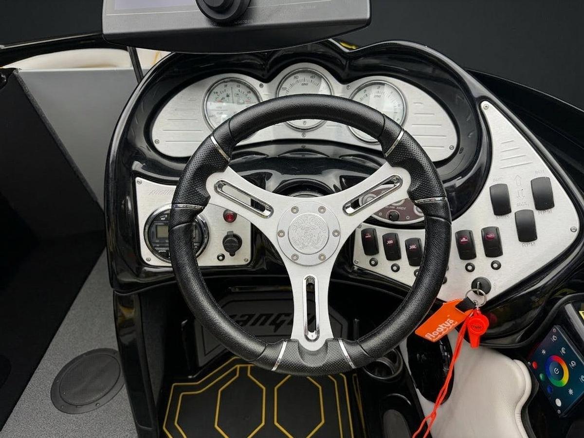 Used 2018 Sanger SV237 in Yellow w/ White interior