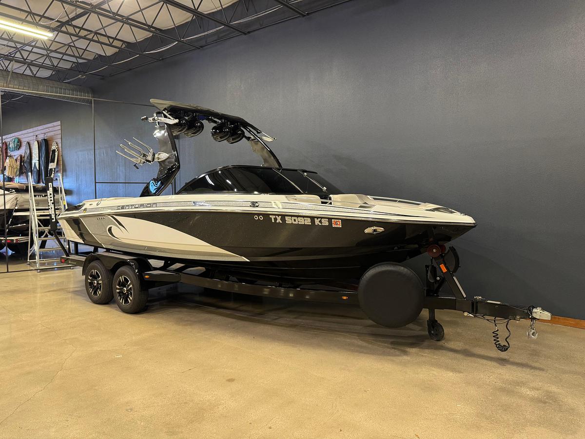 Used 2015 Centurion Enzo SV233 - White / Gunmetal / Black